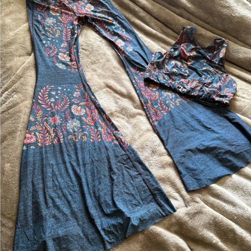 Yoga Democracy Floral Patterned Two-Piece Set